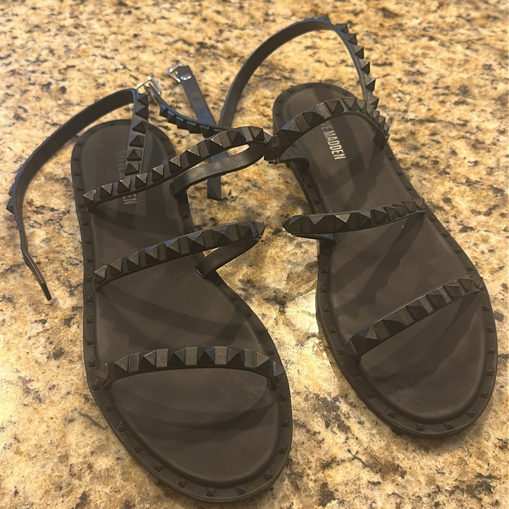 🍄SPRING SALE- firm price 🍄Steve Madden Black Studded Gladiator Flats - Picture 7 of 16